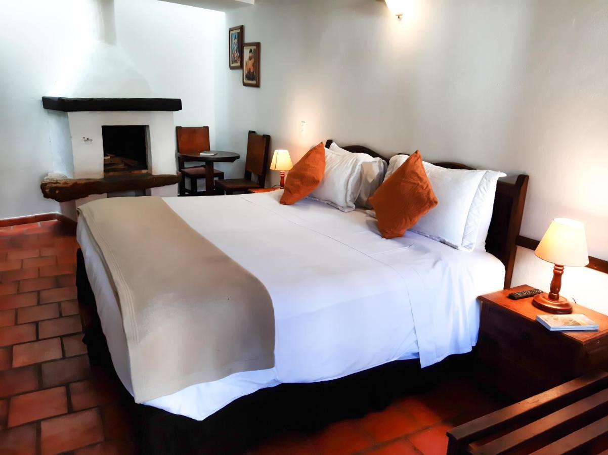 Hotel Meson De Los Virreyes Villa de Leyva Bagian luar foto